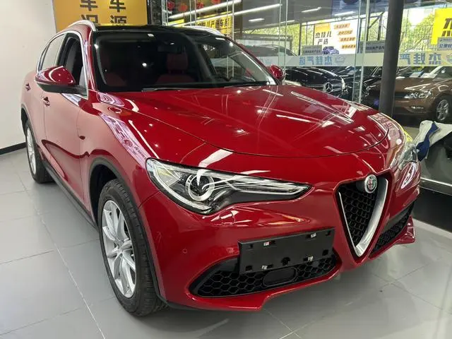 Alfa Romeo Stelvio 2.0T 200HP Deluxe Edition