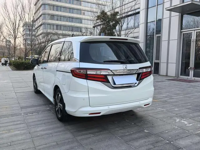 Honda Odyssey 2.4L Deluxe Edition