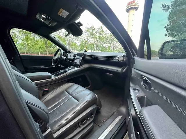 NIO NIO ES8 580KM base version six seats