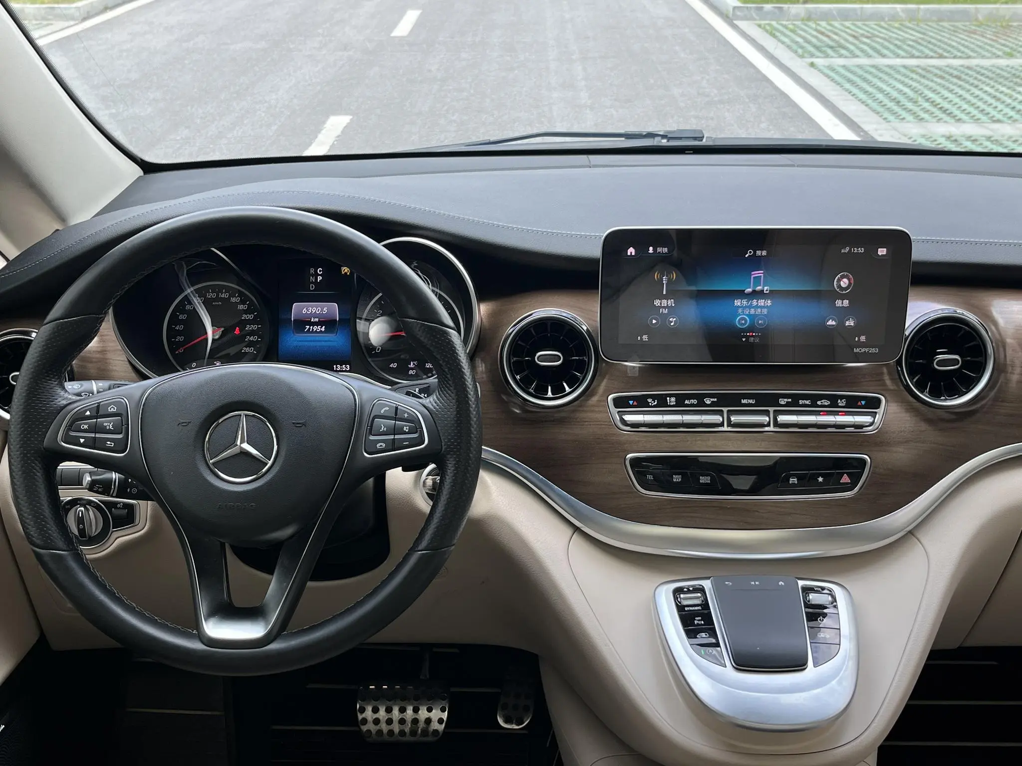 Mercedes-Benz Mercedes-Benz V-class V 260 L Long Wheelbase Premium Edition