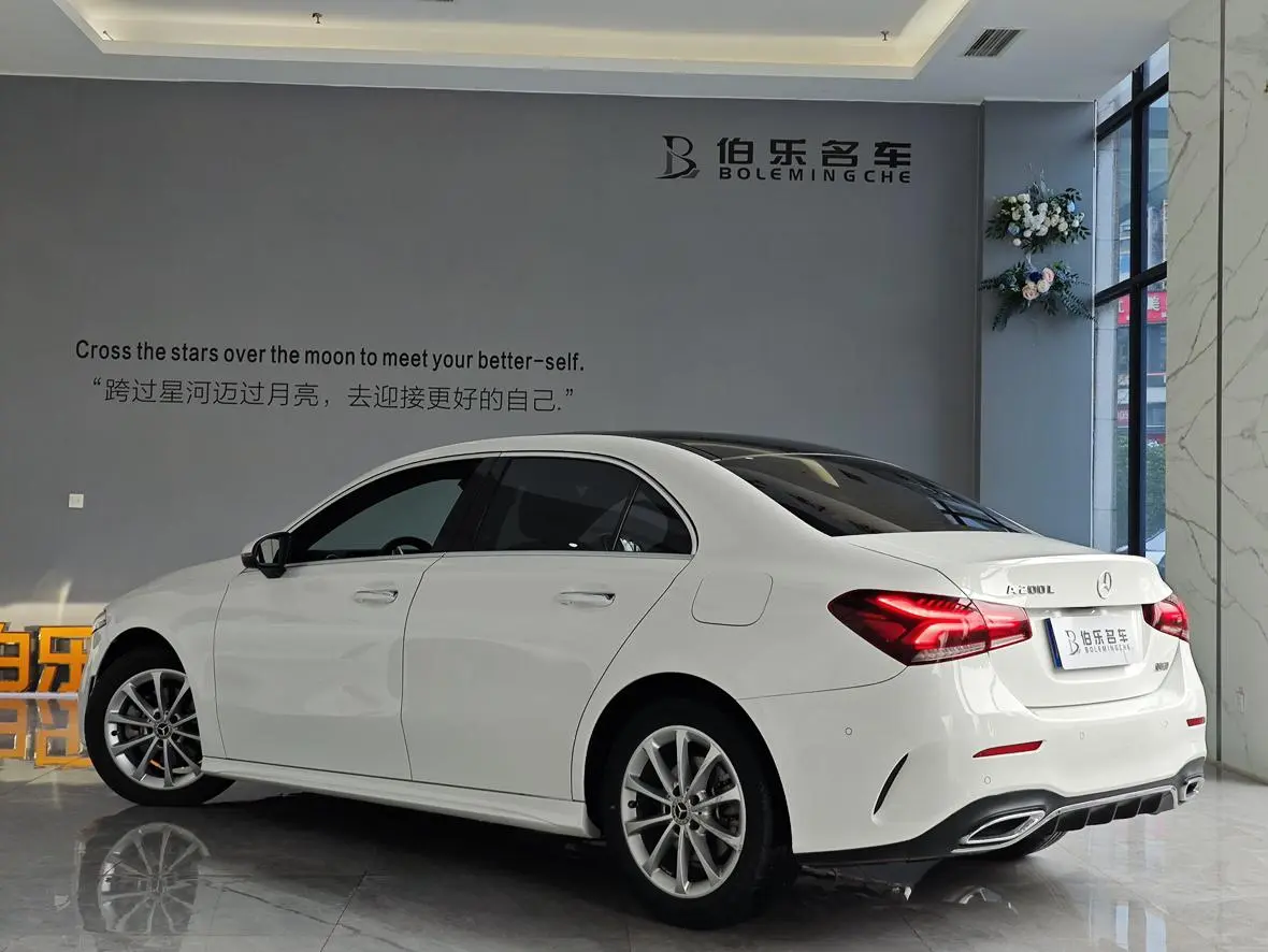 Mercedes-Benz Mercedes-Benz A-class Second facelift A 200 L sports sedan fashion version