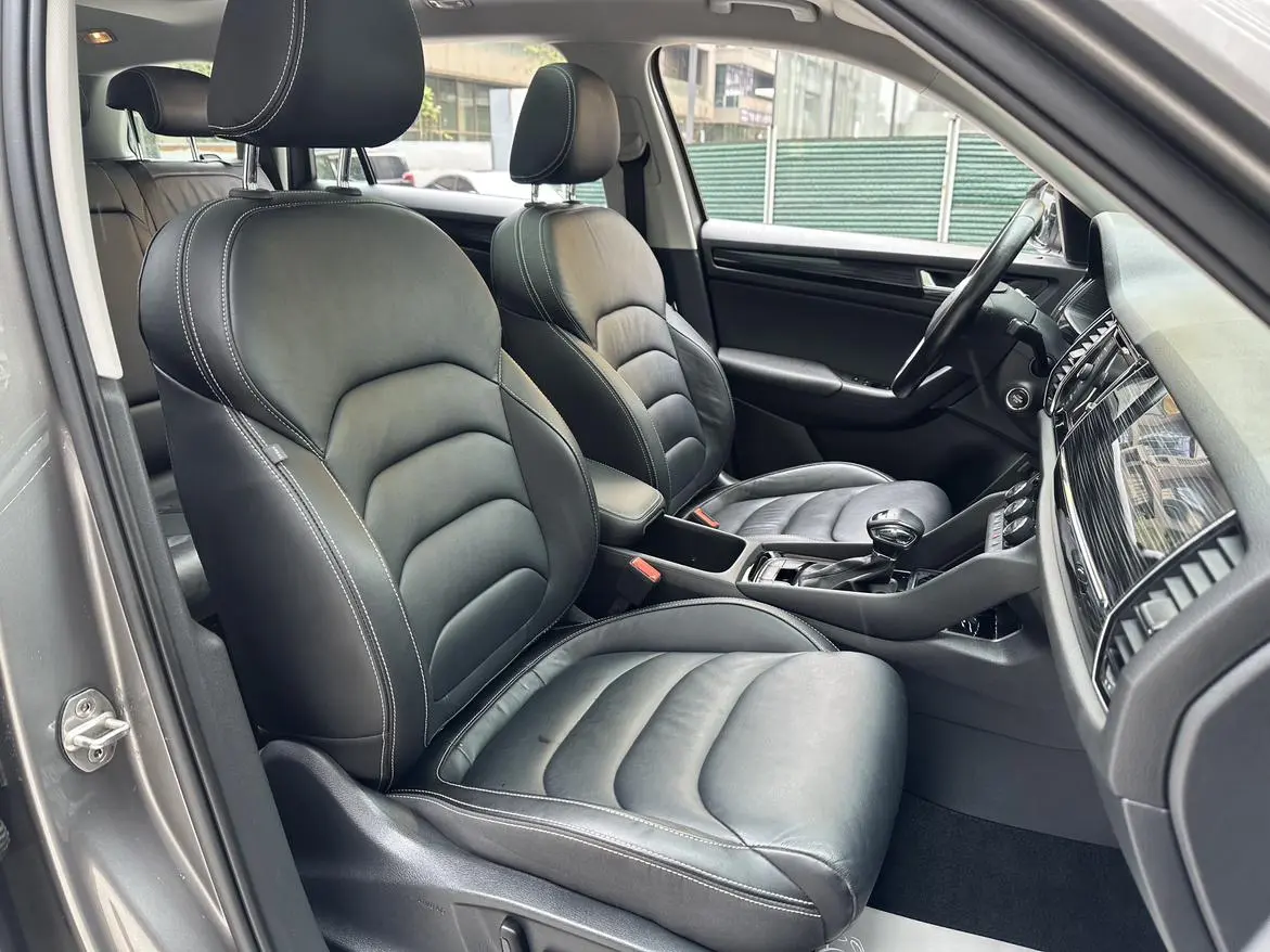 Skoda Kodiak Facelifted ZI330 7-seater two-wheel drive luxury premium edition Country VI