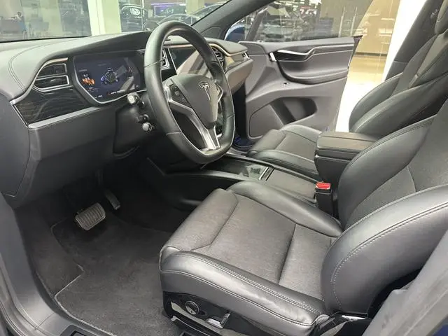 Tesla Model X 60D