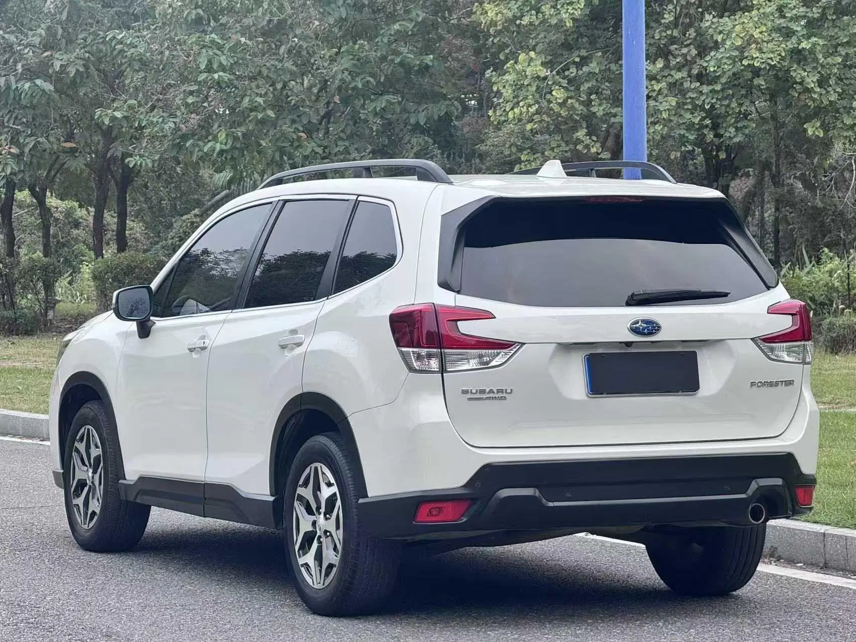 Subaru FORESTER Forester 2.0i Deluxe Edition