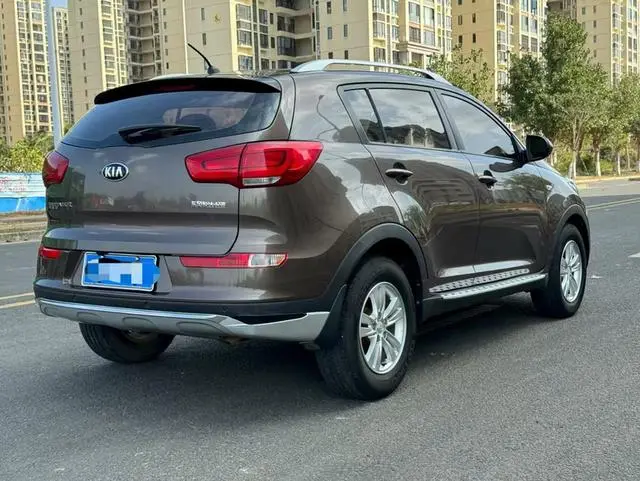 Kia Smart running 2.0L automatic two-wheel drive version GL