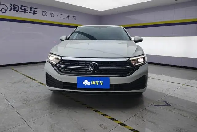 Volkswagen Sagitar 300TSI DSG Flying Edition
