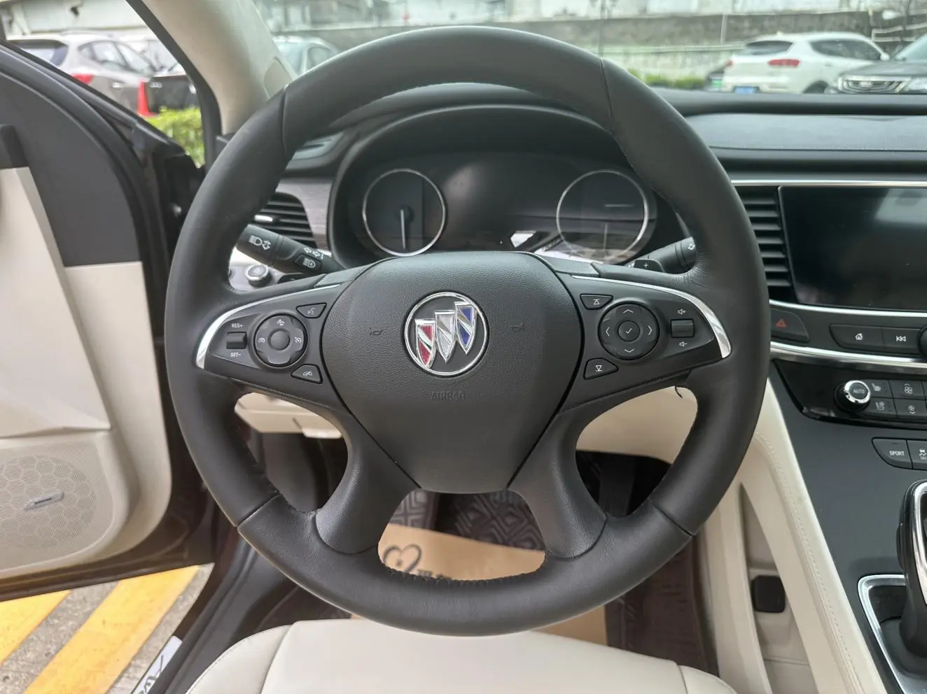Buick Lacrosse Avenir Flagship
