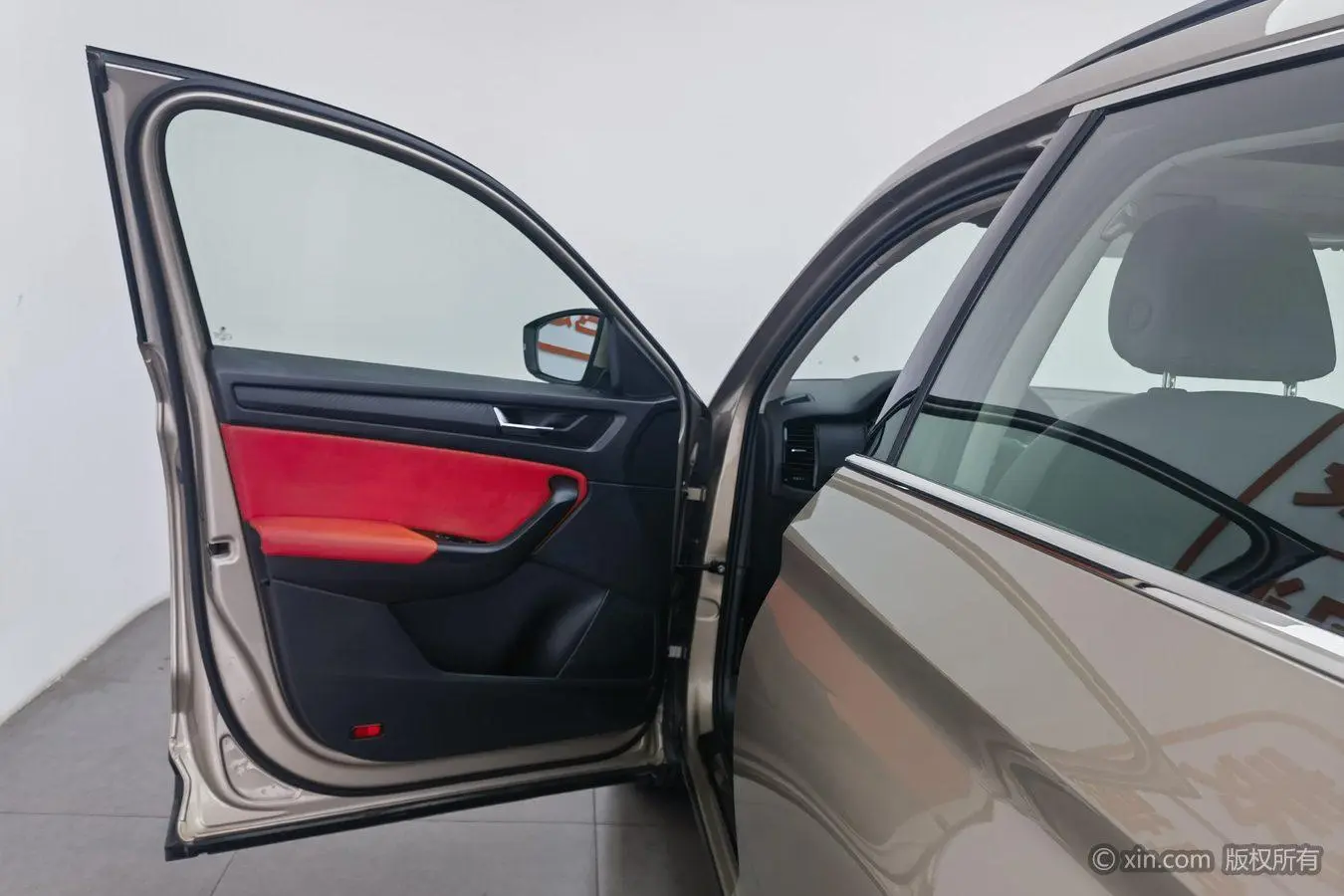 Skoda Kodiak ZI330 5-seater two-wheel drive standard version country VI