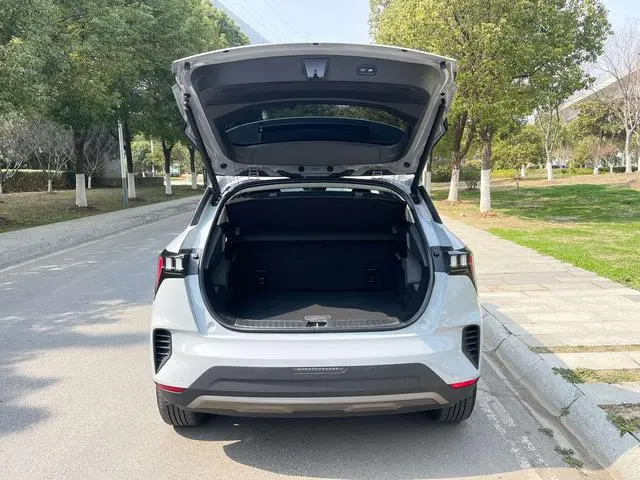 LYNK & CO Lynk & Co. 06 EM-P PHEV Remix Pro