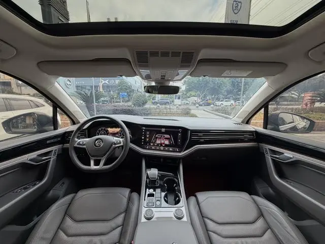 Volkswagen Touareg 3.0 TSI Sharp Front Version Country VI