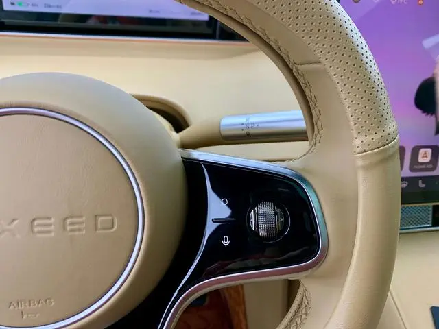 LUXEED Wisdom World R7 Pure electric 82kWh Pro rear drive version