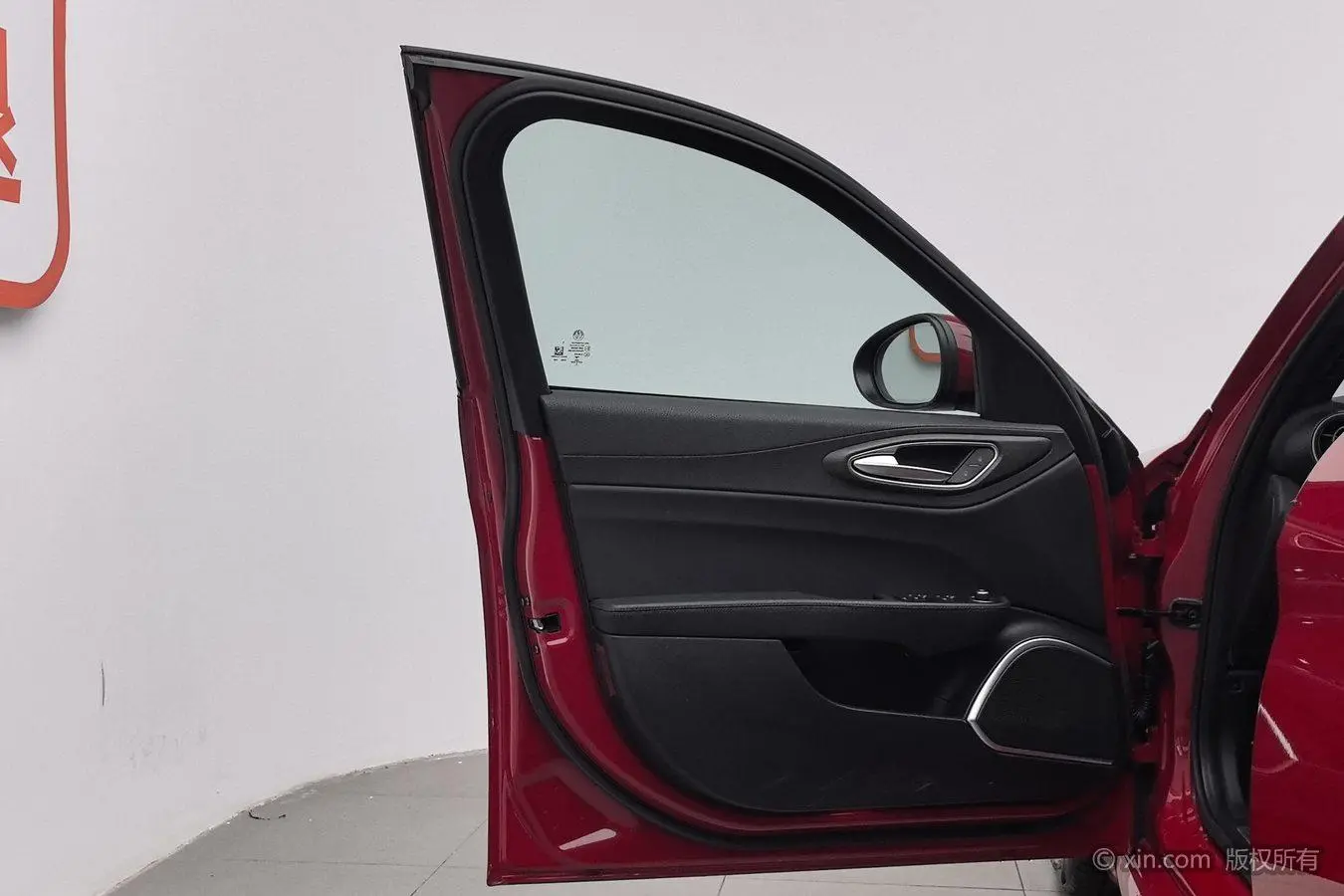 Alfa Romeo Giulia 2.0T 280HP Ti driving control version