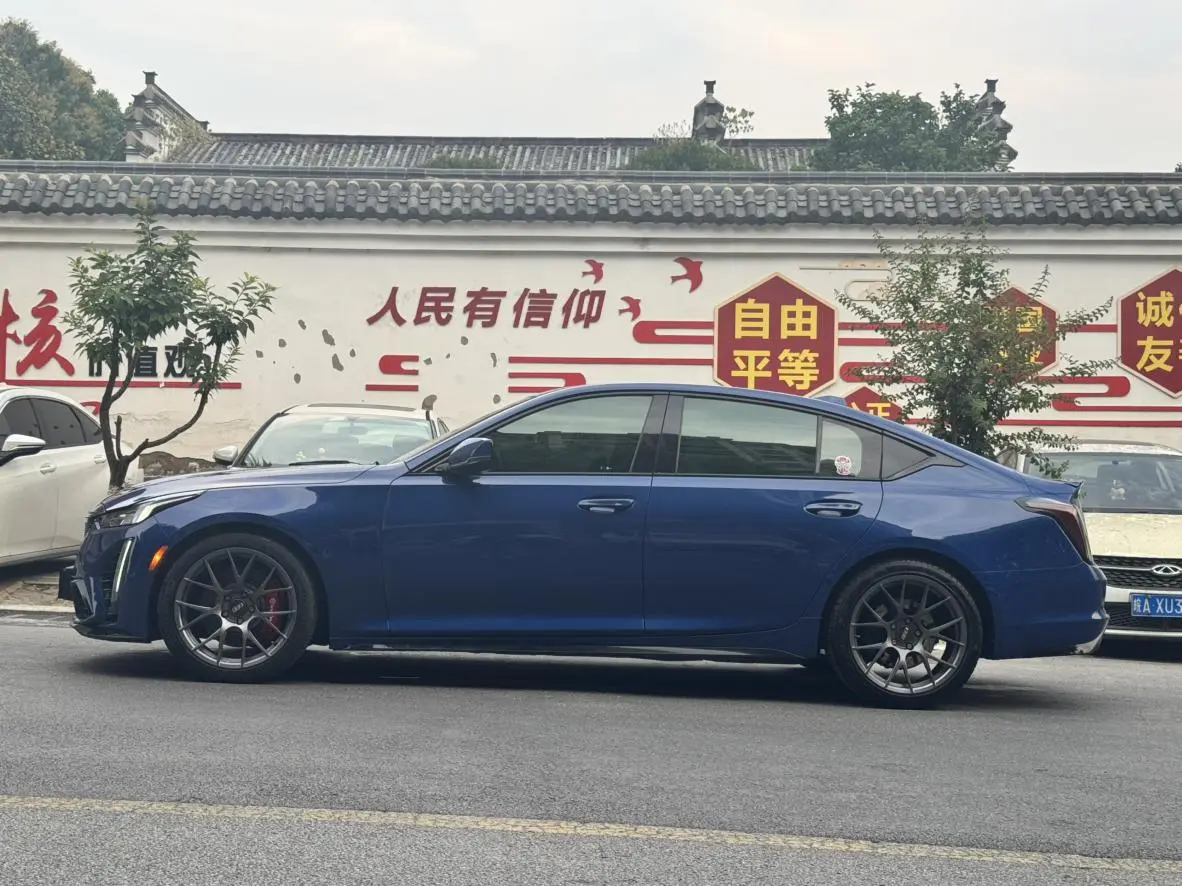 Cadillac Cadillac CT5 28T platinum sporty