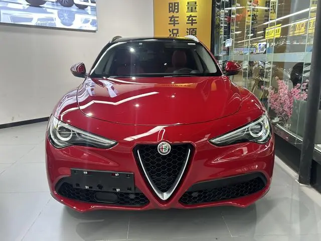 Alfa Romeo Stelvio 2.0T 200HP Deluxe Edition
