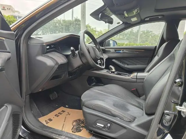 Dongfeng Fengshen Yi Hyun MAX 1.5T Dark Night Breaking Dawn Edition