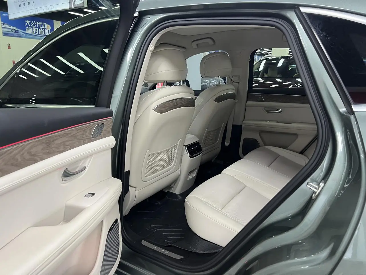 AITO Ask the world M5 Extended range four-wheel drive performance version