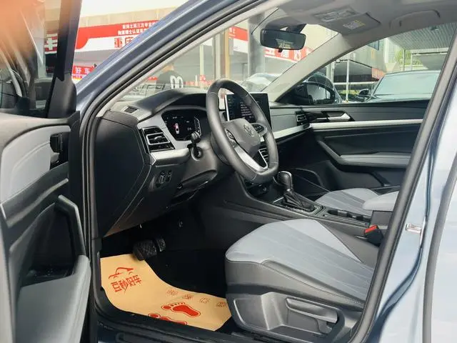 Volkswagen Lavida Facelift 1.5L automatic five million version