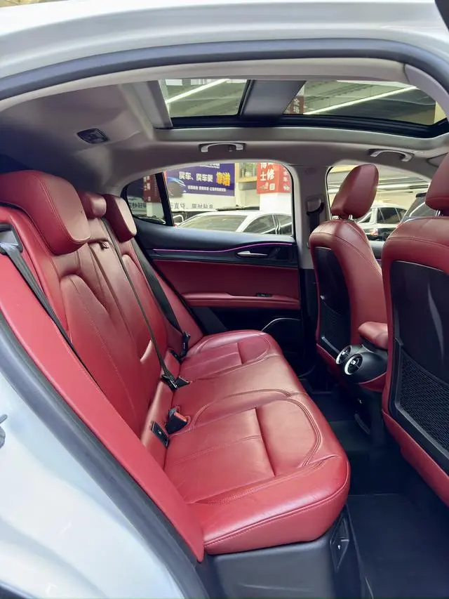 Alfa Romeo Stelvio 2.0T 200HP Elite Edition