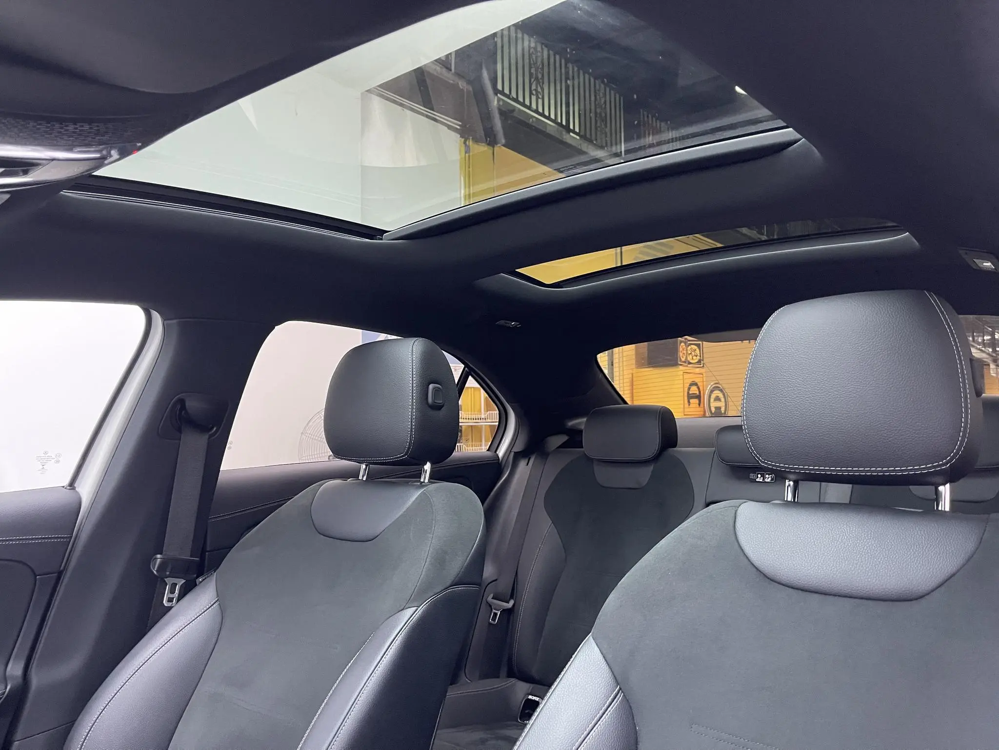 Mercedes-Benz Mercedes-Benz A-class A 200 L sports sedan fashion Version