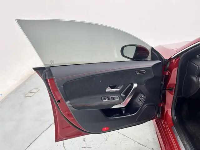 Mercedes-Benz Mercedes-Benz CLA Facelift CLA 200 four-door coupe