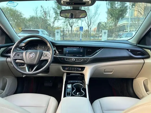 Buick Regal 552T luxury