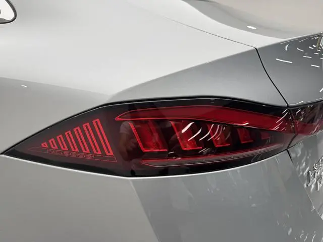 Roewe Roewe D7 DMH 125 Ultimate Edition