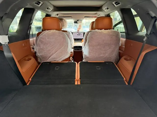 AITO Ask the world M8 Pure electric Max+ six-seater four-wheel drive version