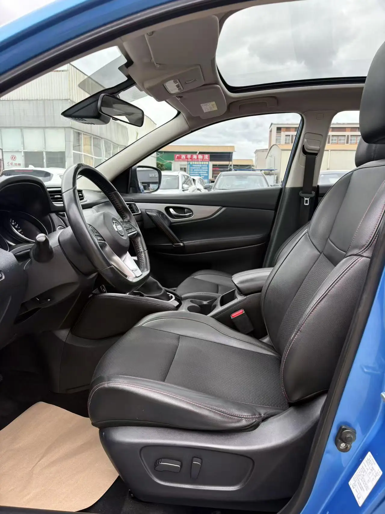 Nissan Qashqai 2.0L CVT Deluxe Edition