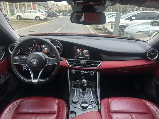 Alfa Romeo Giulia 2.0T 200HP Elite Edition