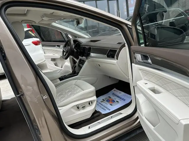 Volkswagen Weiran 380TSI Premium Edition