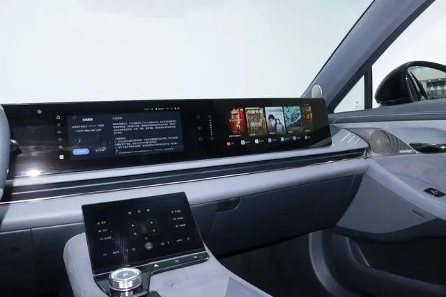 VOYAH Lantu chasing light PHEV Ultra-long battery life, four-wheel drive ultimate edition