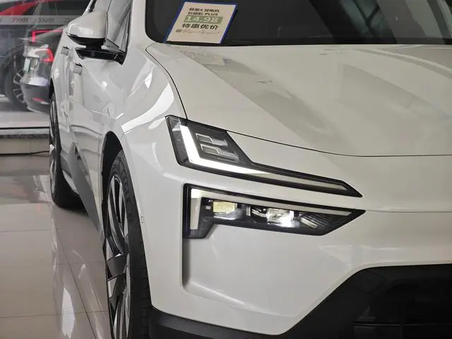 Polestar Polestar 4 Single motor standard battery life PLUS dual star connected version