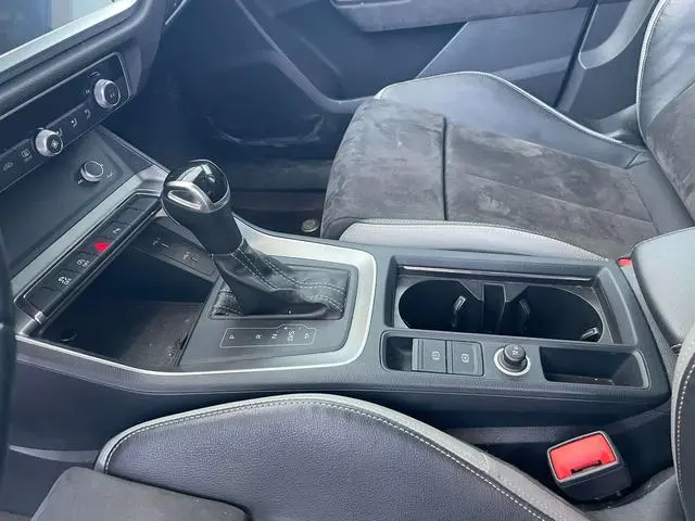 Audi Audi Q3 35 TFSI fashion and elegant