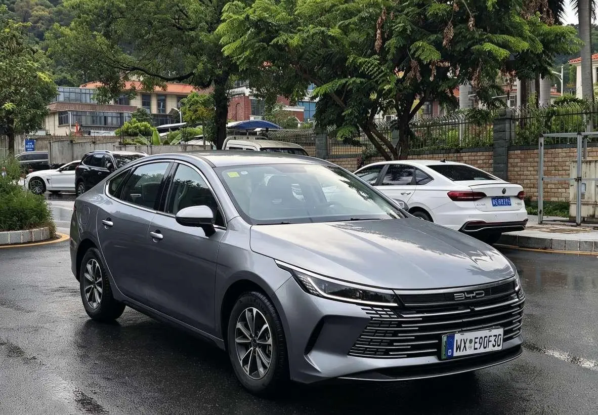 BYD Destroyer 05 Honor Edition DM-i 55KM Luxury