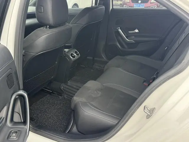 Mercedes-Benz Mercedes-Benz A-class A 200 L sports sedan