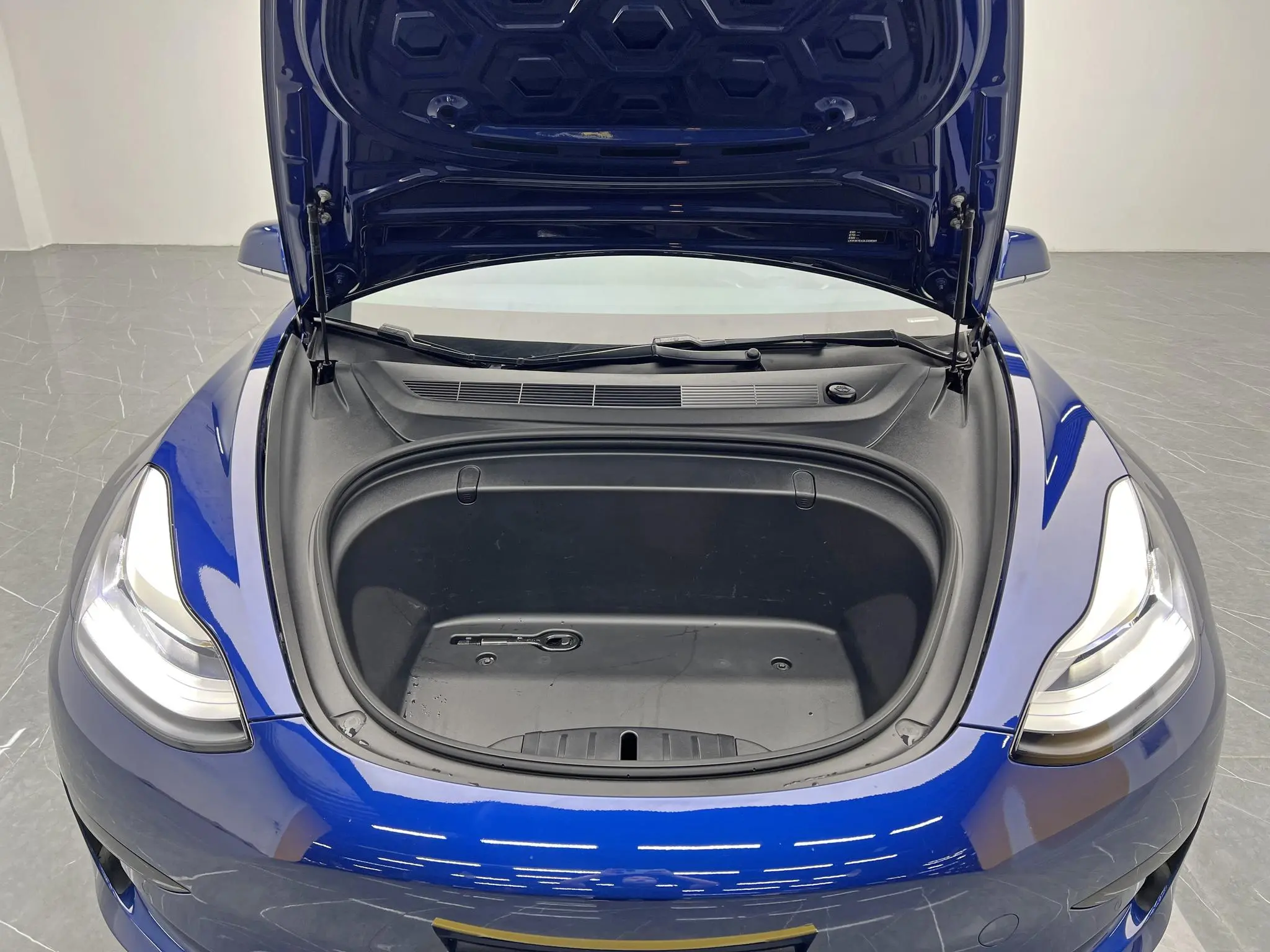 Tesla Model 3 Upgraded version of standard battery life rear drive