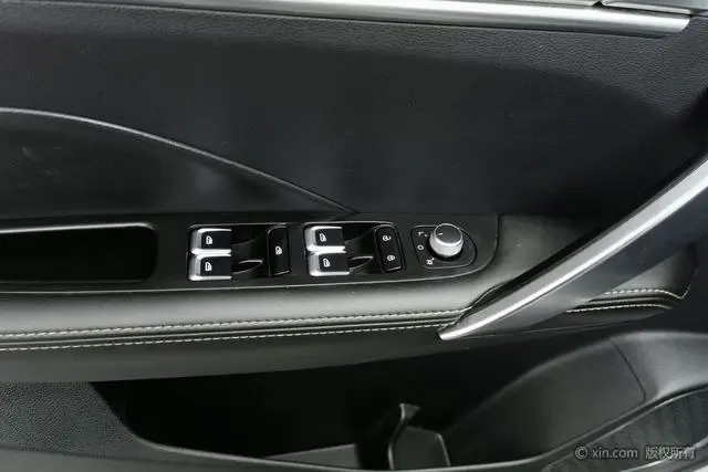 Geely Binyue 260T DCT Knight Country VI