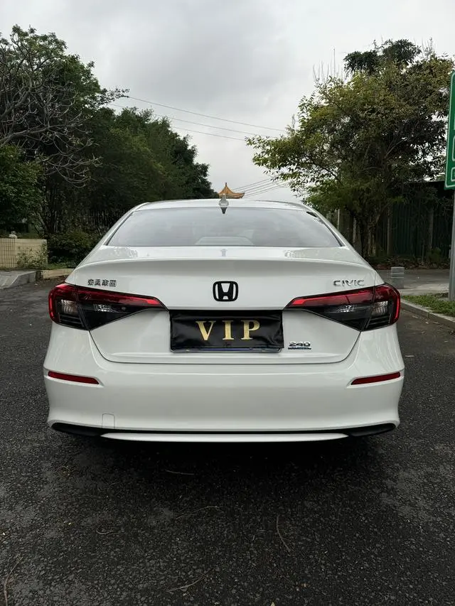 Honda Civic 240TURBO CVT Momentum Edition