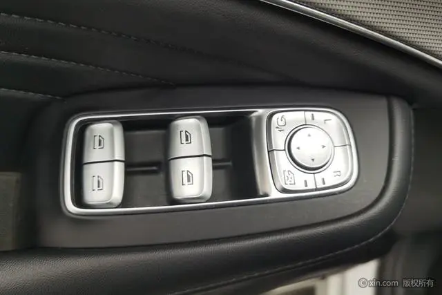 Roewe Roewe RX5 MAX 300TGI Automatic Smart Cockpit Deluxe Edition
