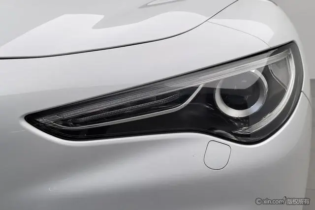 Alfa Romeo Stelvio 2.0T 200HP Deluxe Edition