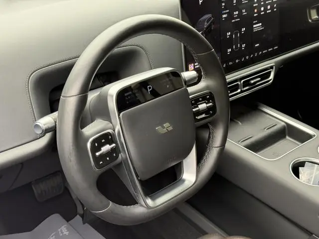 Li Auto Ideal L9 Max version