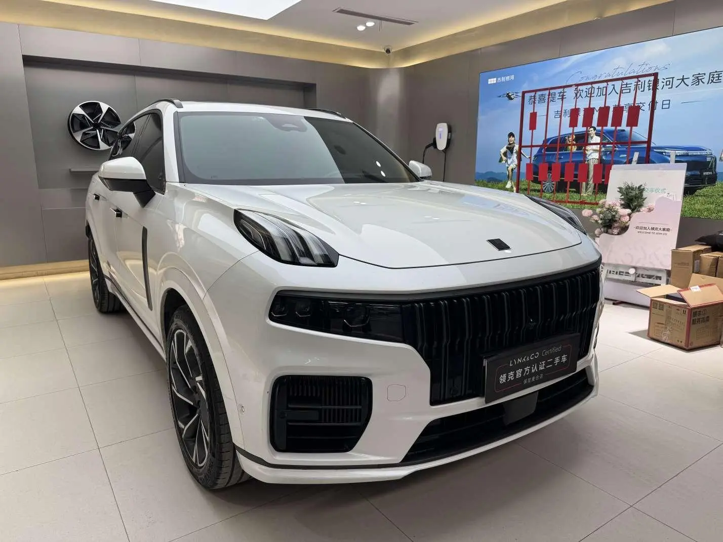 LYNK & CO Lynk &Co. 09 EM-P 2.0TD Performance version Six-seater Halo
