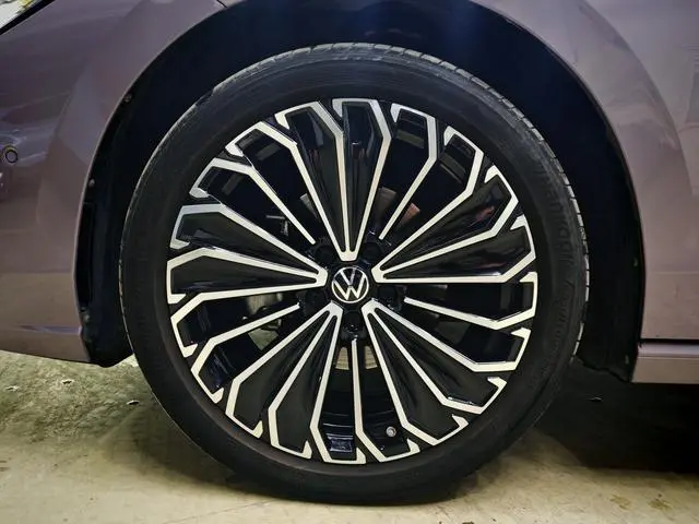 Volkswagen Passat Pro 380TSI Dragon Edition
