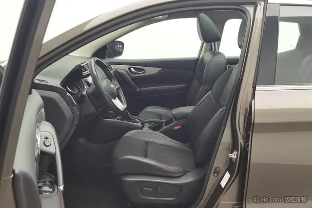 Nissan Qashqai 2.0L CVT Deluxe Edition