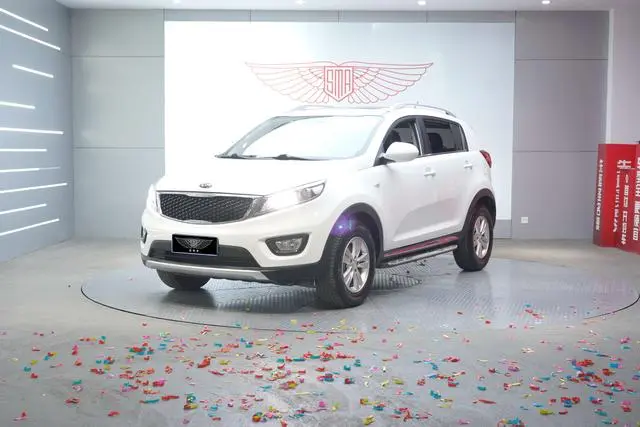 Kia Smart running 2.0L automatic two-wheel drive version GL