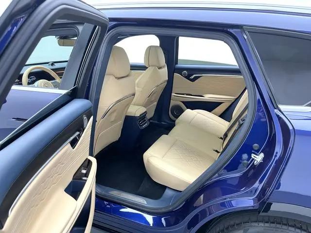 VOYAH Lan Tu FREE Four-wheel drive standard range extension exclusive luxury set