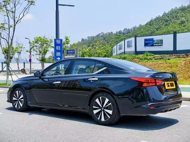 Nissan Teana Facelift 2.0 L XL Upper Smart Edition