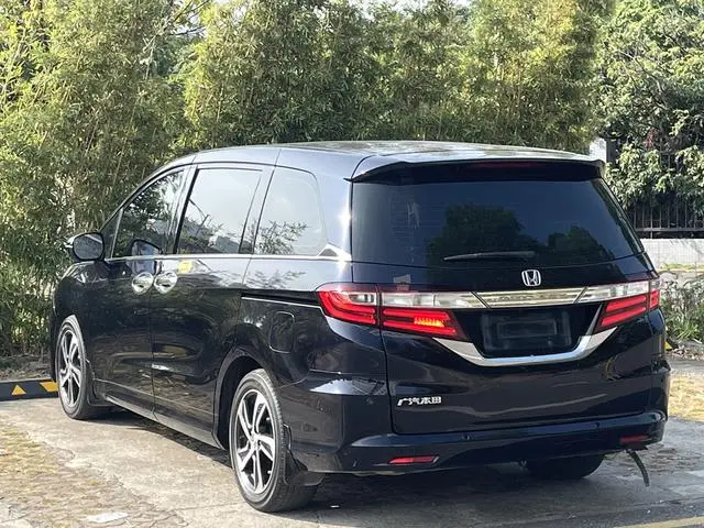 Honda Odyssey 2.4L Deluxe Edition