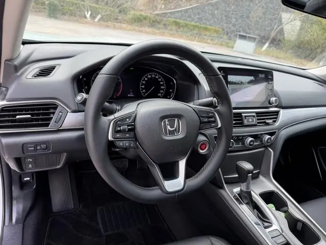 Honda Accord 260TURBO Premium Edition Country V