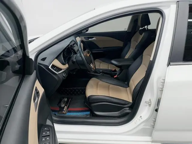 Chevrolet Cruze 320 automatic Enjoy Skylight version